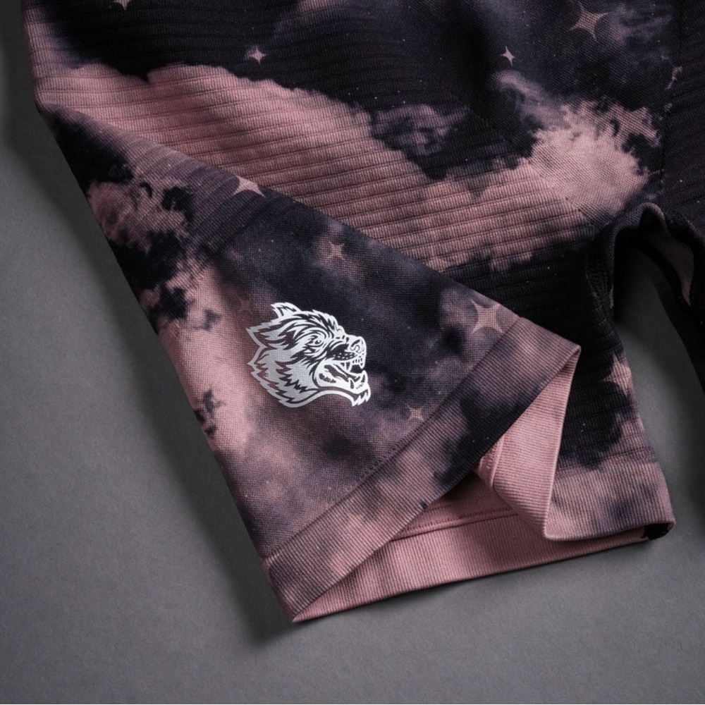 DUAL WOLF EVERSON SEAMLESS “VALENCOURT” SHORTS IN BLACK DESERT NIGHT SKY - Picture 4 of 6